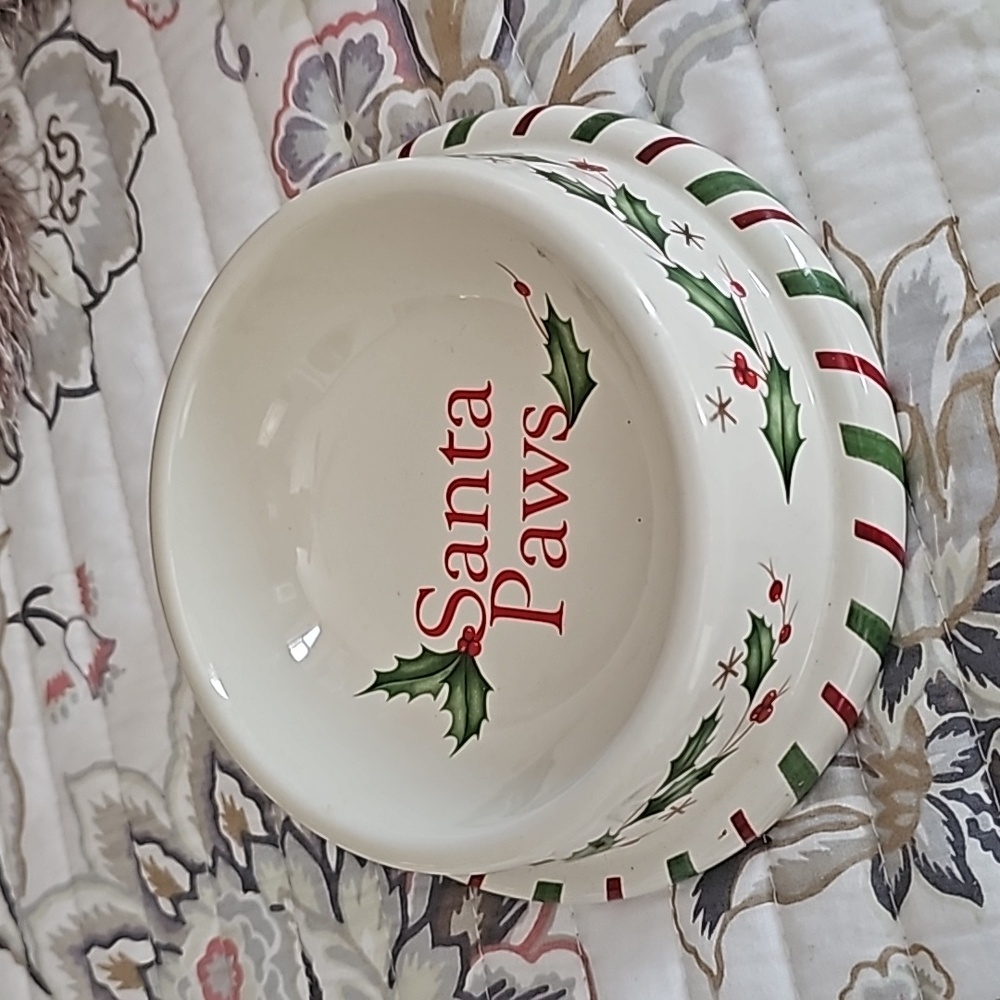 SOLD🌻Lenox Holiday Small Santa Paws Ivory and Berries Pet Bowl - Picture 1 of 4